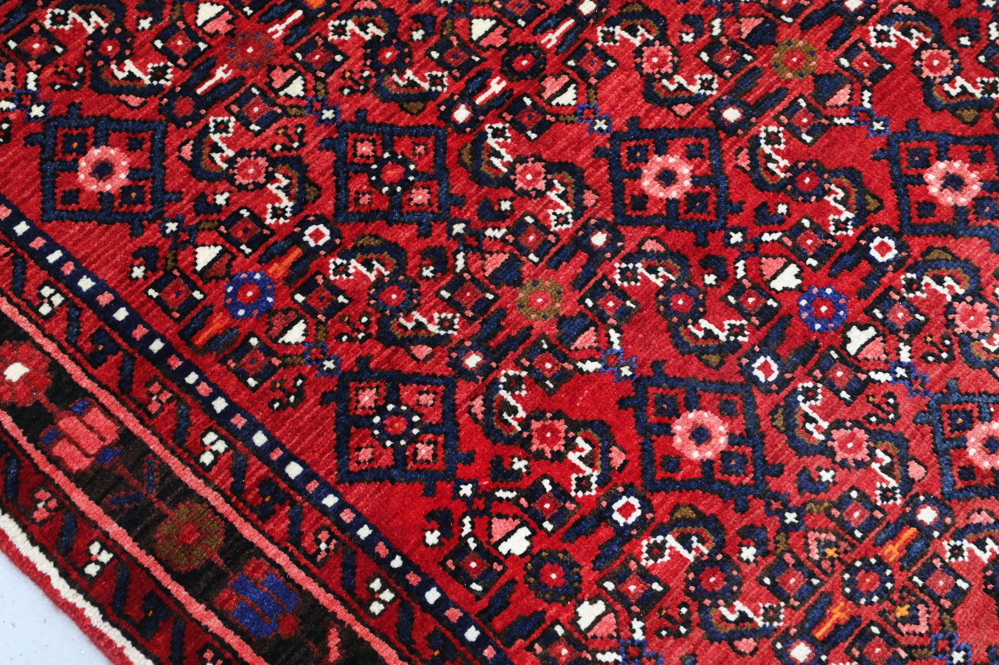 Gallerimatta, Hosseinabad, ca 420 x 105 cm.