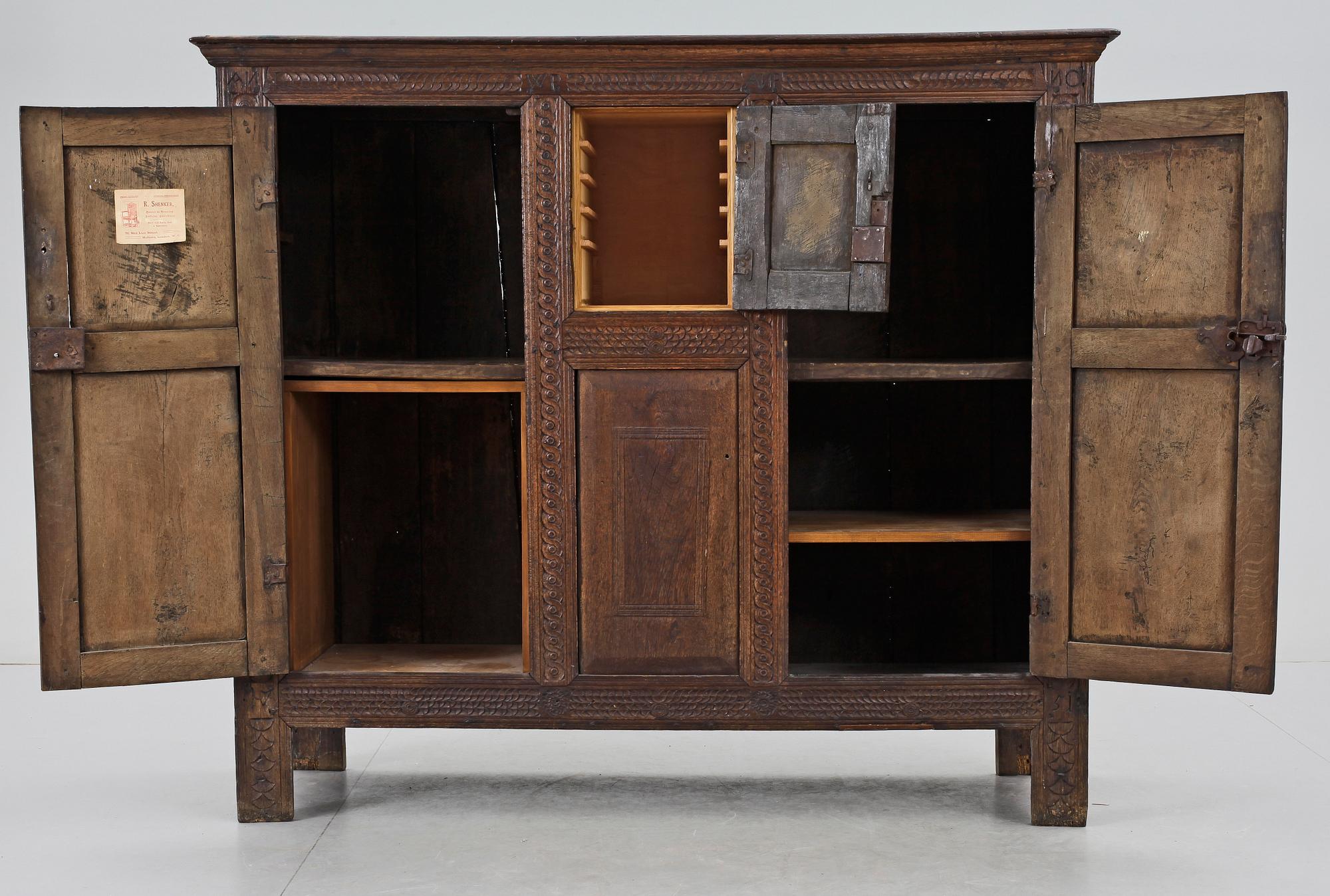 SKÅP, renässansstil, bär dat 1751.