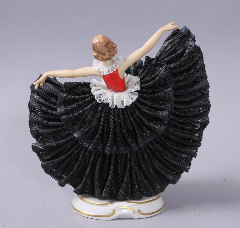 FIGURIN, porslin, märkt Dresden, 1900-tal.