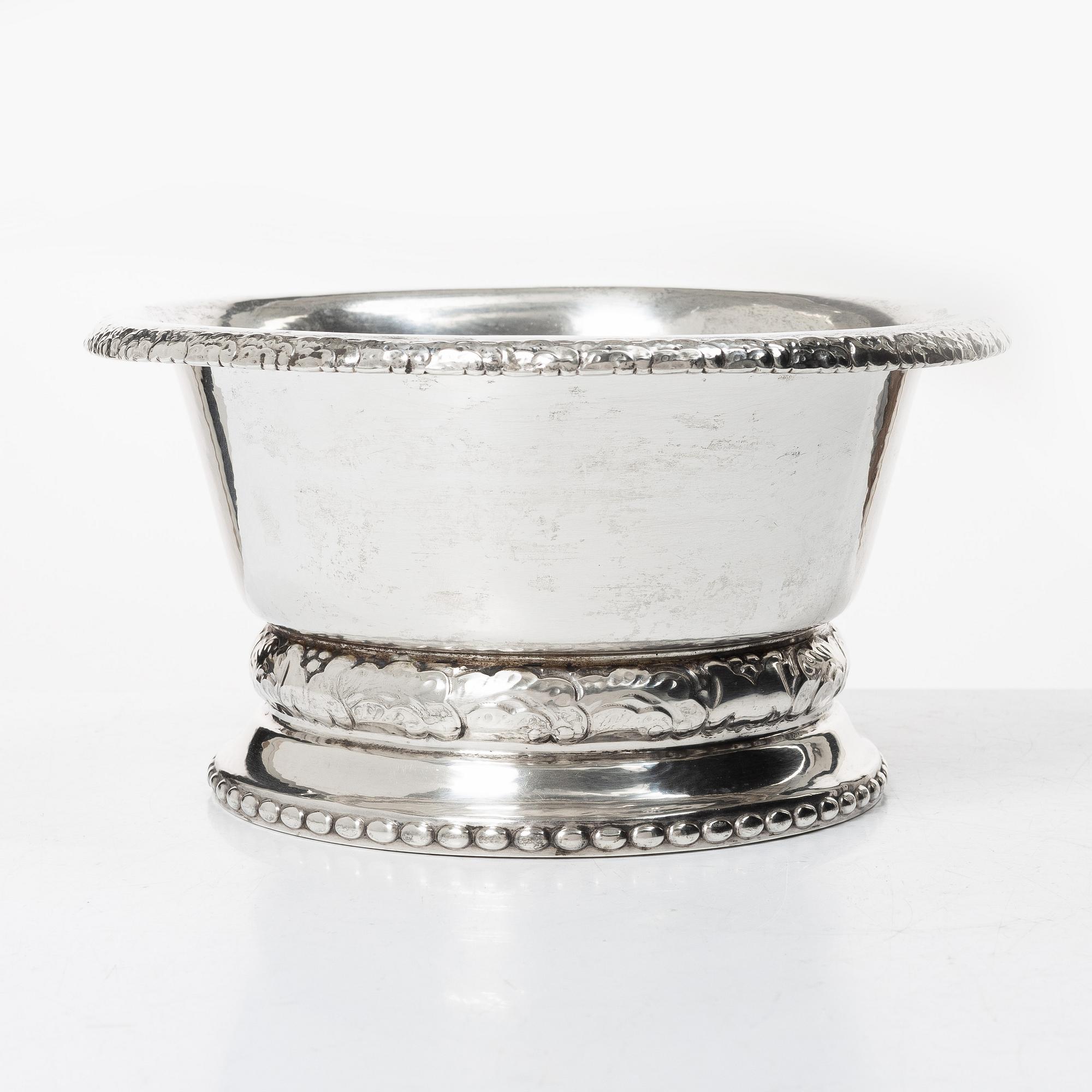Bowl, silver, C.G Hallberg. Stockholm, 1920.