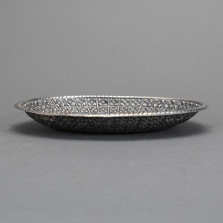 FAT, låghaltigt silver 800, Tyskland, 1900-talets första hälft. Vikt ca 353g.