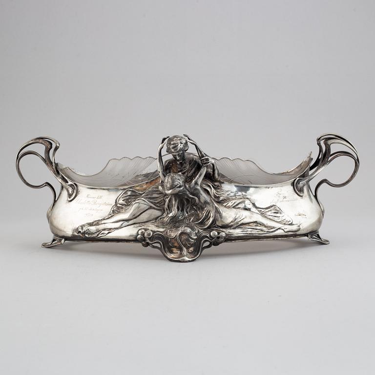 An Art Nouveau early 20th century silver plate jardinière.