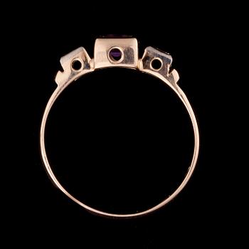 RING, 14K guld, ametist, diamanter tot. ca 0,04 ct. N. Westerback Helsingfors 1962. Vikt 3,1 g.