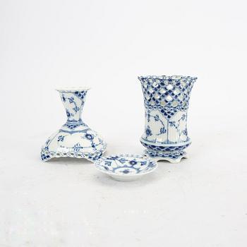 Service 45 dlr "Musselmalet" hel and halv blonde Royal Copenhagen Denmark porcelain.
