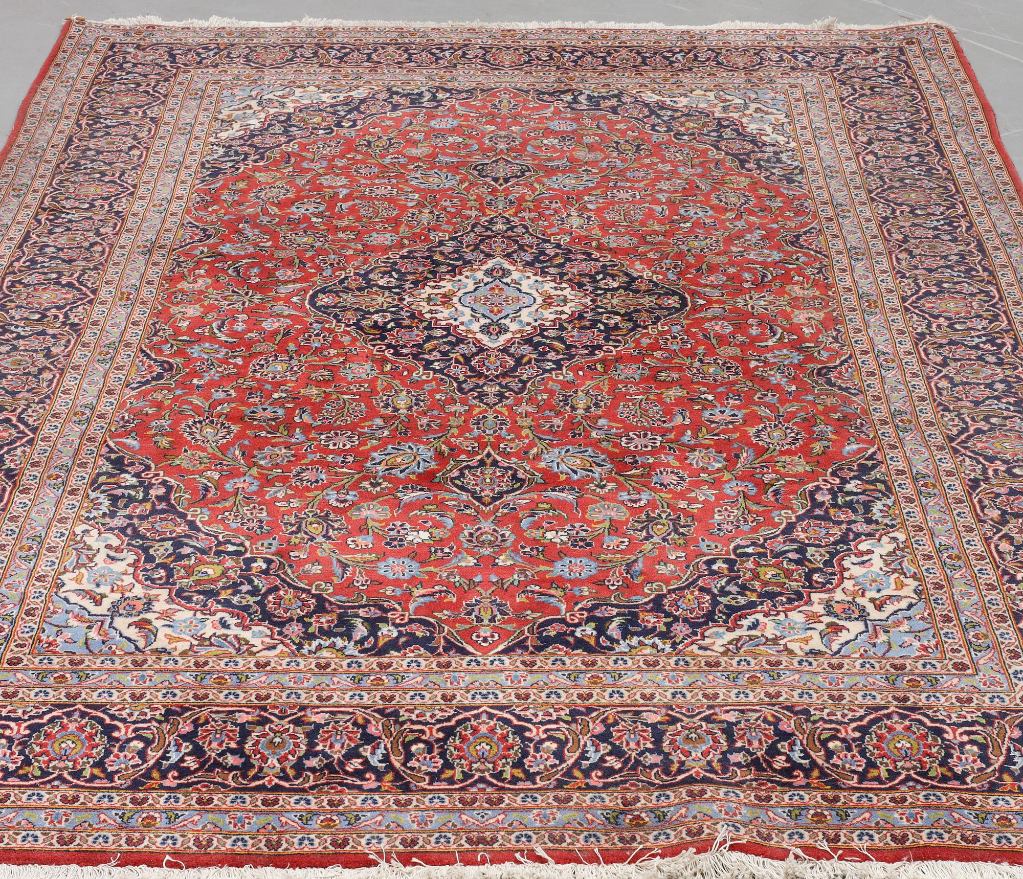 Carpet, Kashan, ca 314 x 198 cm.