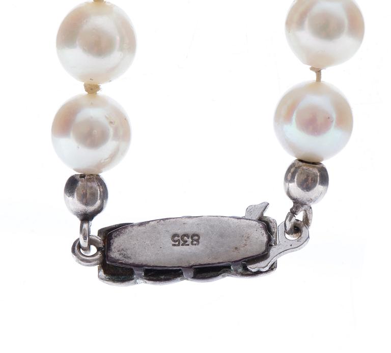 COLLIER, odlade pärlor med lås i silver samt markasiter. Vikt ca 20g.