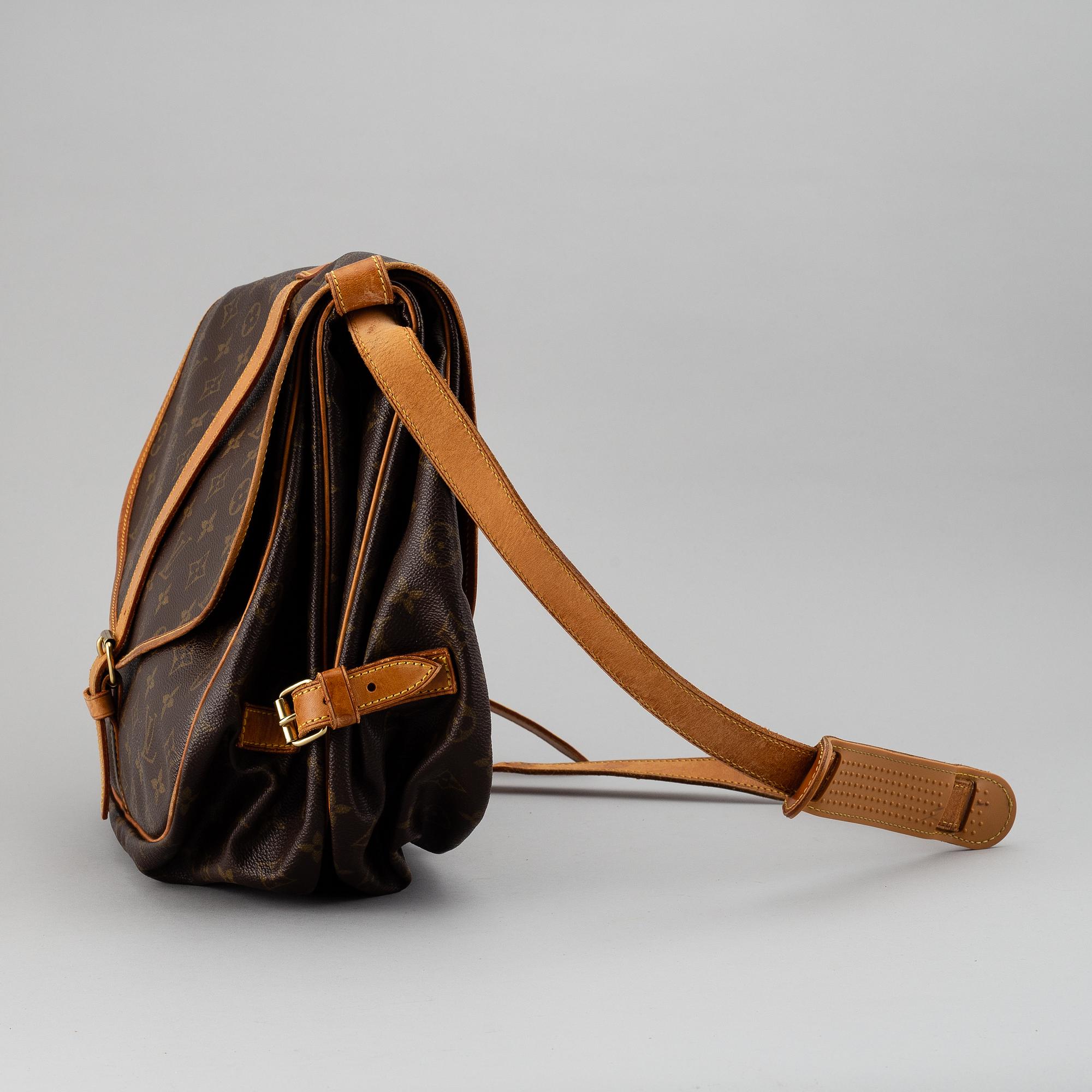 LOUIS VUITTON, väska, 'Saumur 35'.