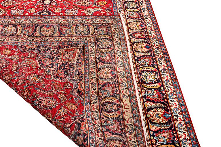 A Najafabad carpet, c. 292 x 202 cm.