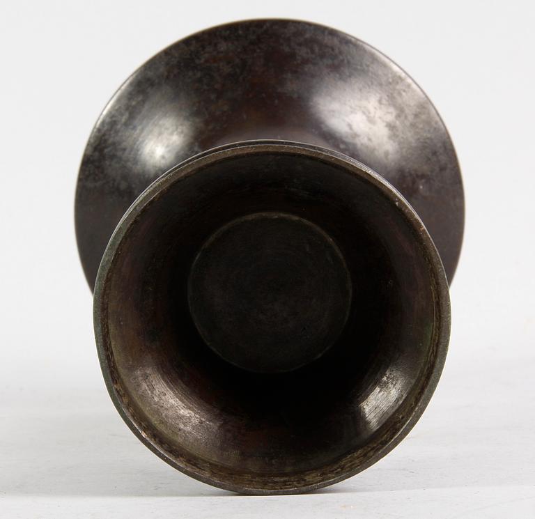 VAS, brons, Tang-stil, ostasien. 1900-tal.