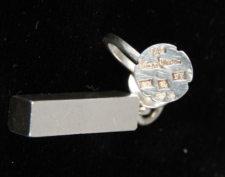 ÖRHÄNGEN, ett par, silver. Wiven Nilsson, Lund, 1954.