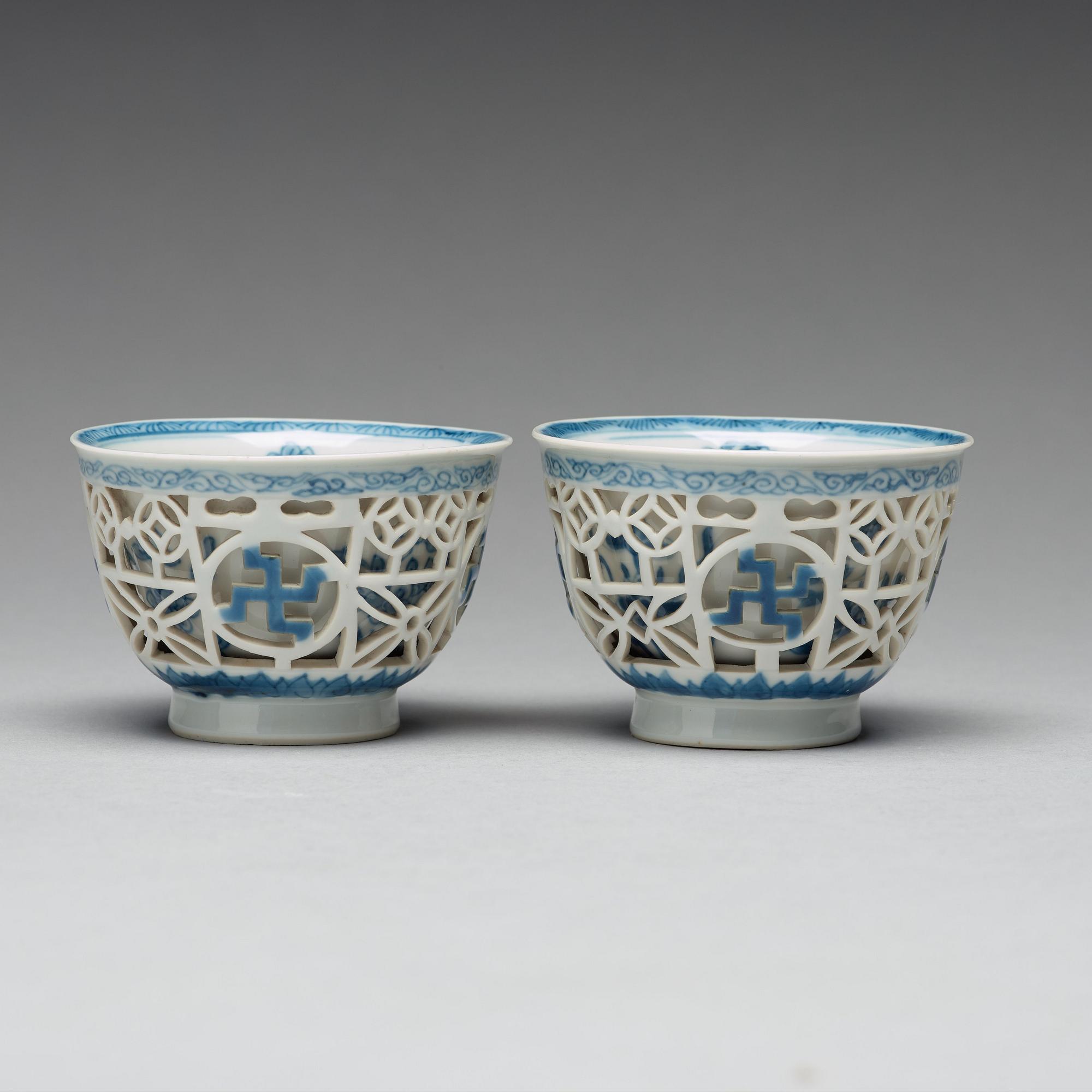SKÅLAR, ett par, porslin. Qingdynastin, Kangxi (1662-1722).