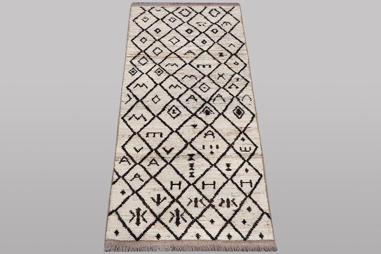 A runner carpet, Morocco, Berber, ca 286 x 86 cm.