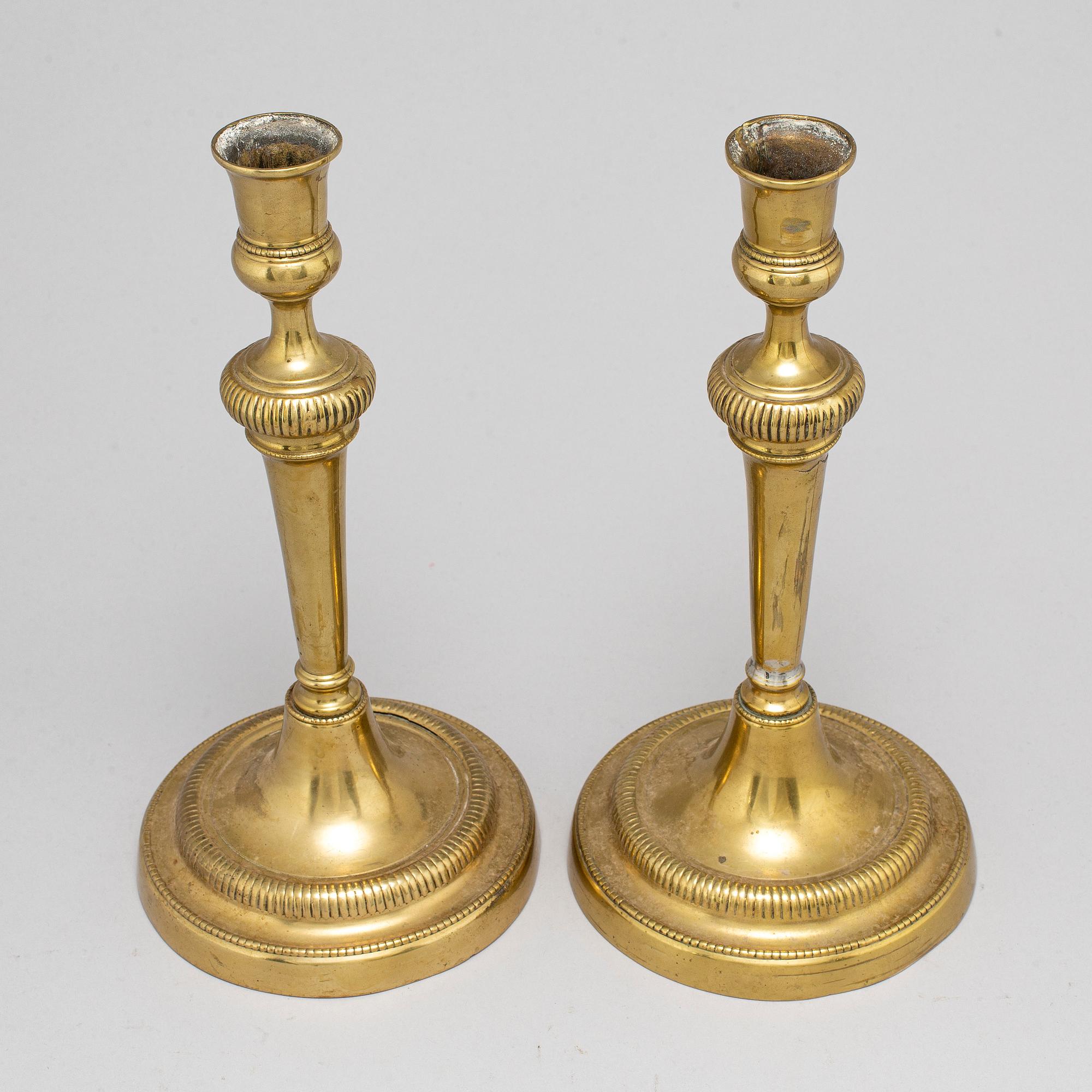 LJUSSTAKAR, ett par, brons, sent 1700-tal.