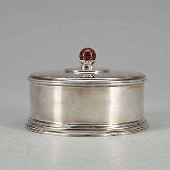 ASK med LOCK, silver, CG Hallberg, Stockholm, 1944. Vikt ca 210g.