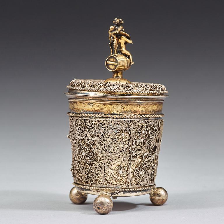 A Swedish early 18th century parcel-gilt and filigree beaker and cover, mark of J F Straub, Karlstad (-1674-1713).