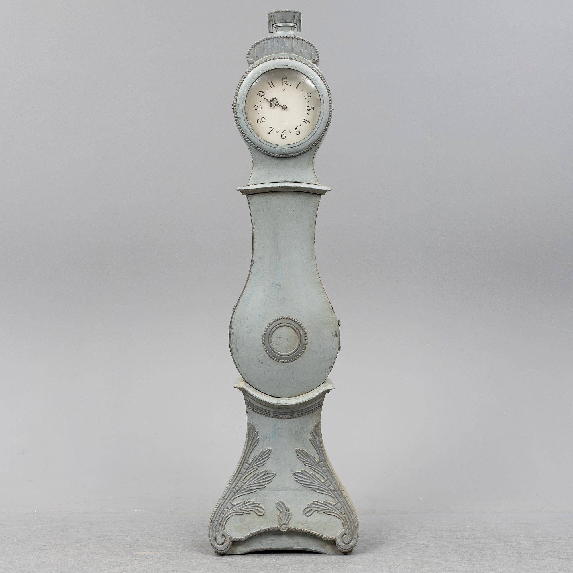 A longcase clock, 18th/19th Century.