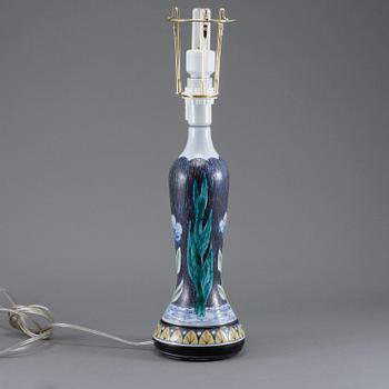 BORDSLAMPA, keramik, Tilgmans, 1900-talets andra hälft.