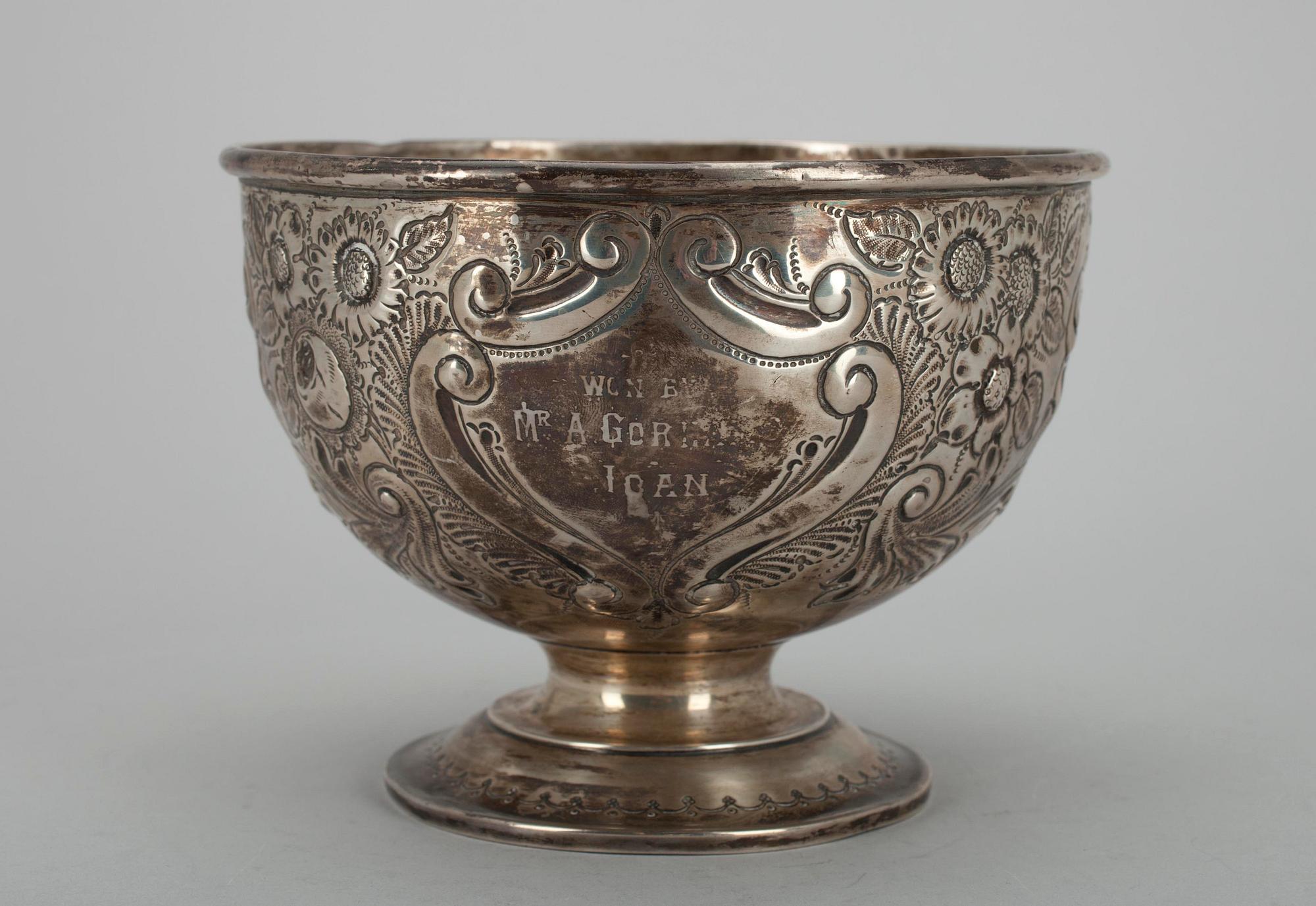 SKÅL, sterling silver, Chester, England 1902. Vikt 260 g.