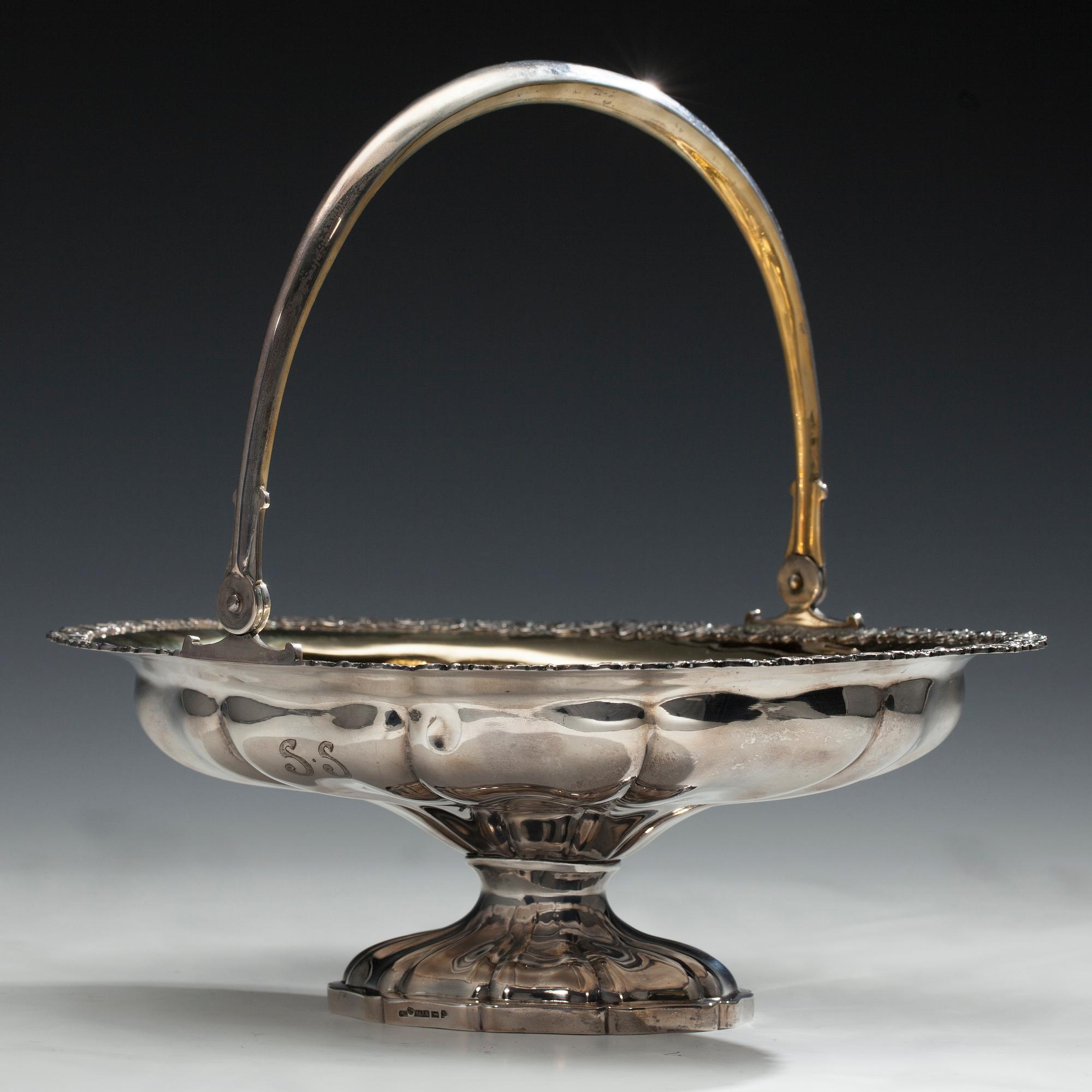 BRÖDKORG, 813 silver. Suomen Kultaseppä Oy Helsingfors 1922. Vikt 680 g.