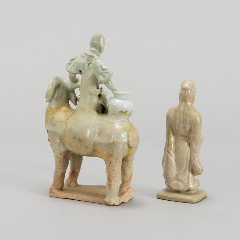 FIGURINER, två stycken, porslin. Sydostasien, Sawankhalok, 14/1500-tal.