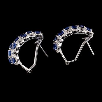 ÖRHÄNGEN, 1 par, 18K vitguld, briljantslipade diamanter tot ca 1.30 ct, kyaniter tot ca 0.83 ct. Vikt ca 12 g.