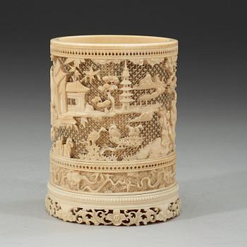 An exquisitely carved and pierced ivory brush pot, Qing dynasty, 19th century.