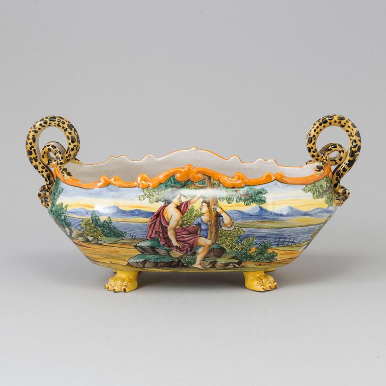An Italian porcelaine 20th century  table centerpiece with lion feet and snake handles.
