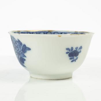 A Chinese soft paste cup with saucer, Qing dynasty, 18th century.