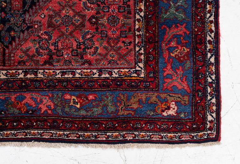 A semi-antique Ingelas carpet, c. 212 x 140 cm.