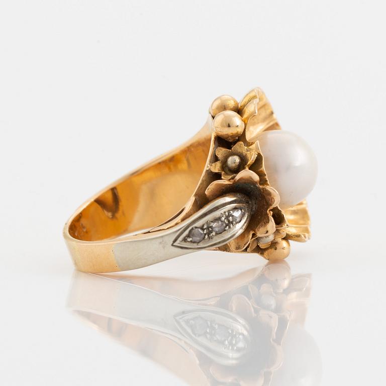 18K gold, pearl and rose cut diamond shell ring.