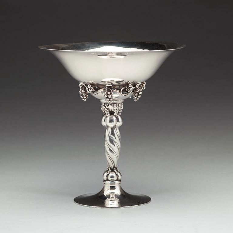 Georg Jensen, praktskål på fot, Köpenhamn 1925-32, sterling. Design nr 264 A,