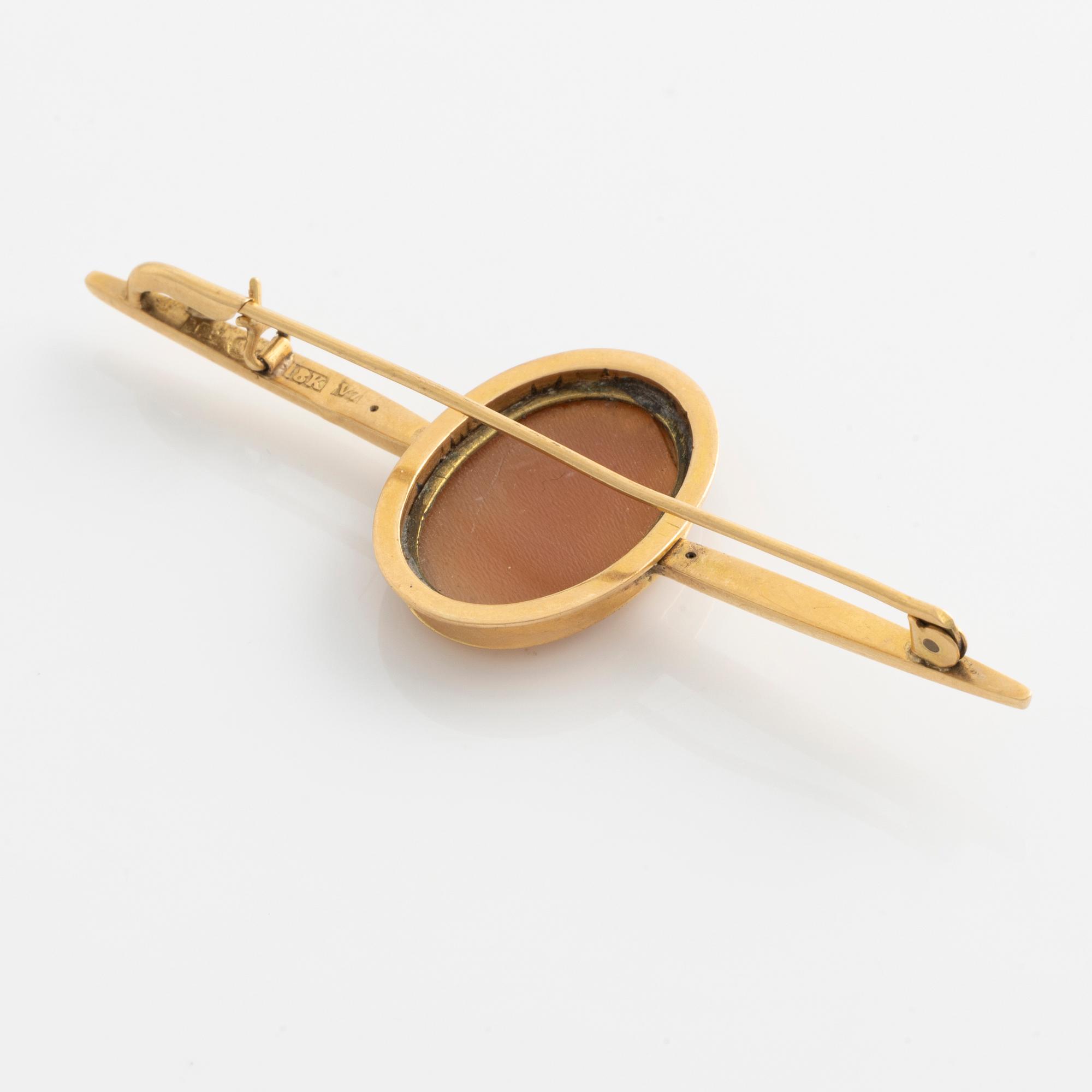 A demi-parure in 18K gold with sea shell cameos.