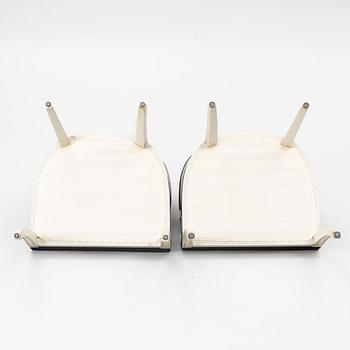 Karmstolar, ett par, sengustaviansk stil, 1900-talets andra hälft.