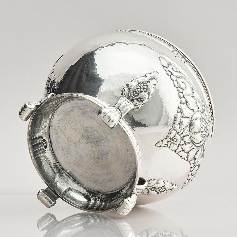 A Swedish early 20th century art nouveau silver centerpiece bowl, mark of Karl Anderson, Stockholm 1916.
