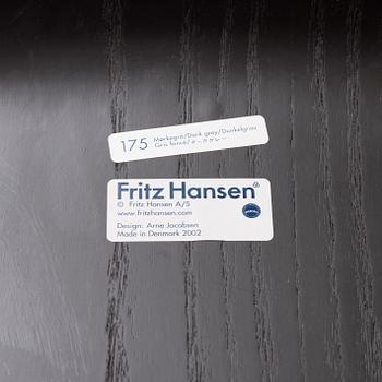 Arne Jacobsen, stolar, ett par, "Sjuan", Fritz Hansen, Danmark, daterade 2002.