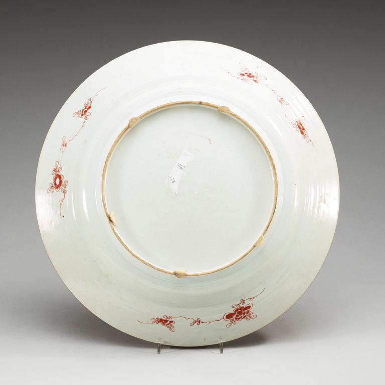 FAT, vapenporslin. Qing dynastin, Yongzheng (1723-35). Circa 1730.