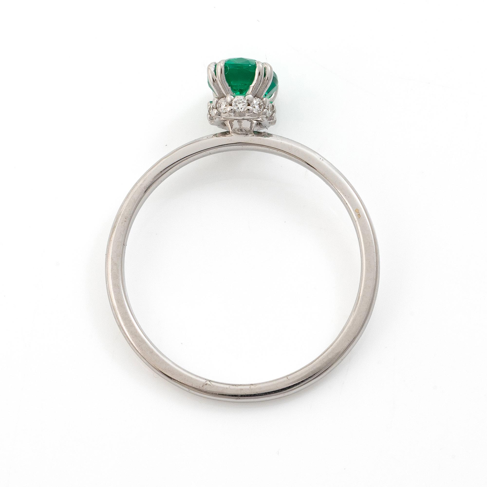 Ring 14K white gold with synthetic emerald and brilliant-cut diamonds.