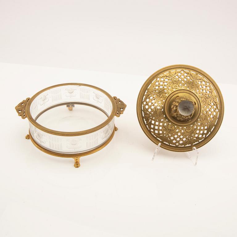 Bowl with lid Empire style around 1900.