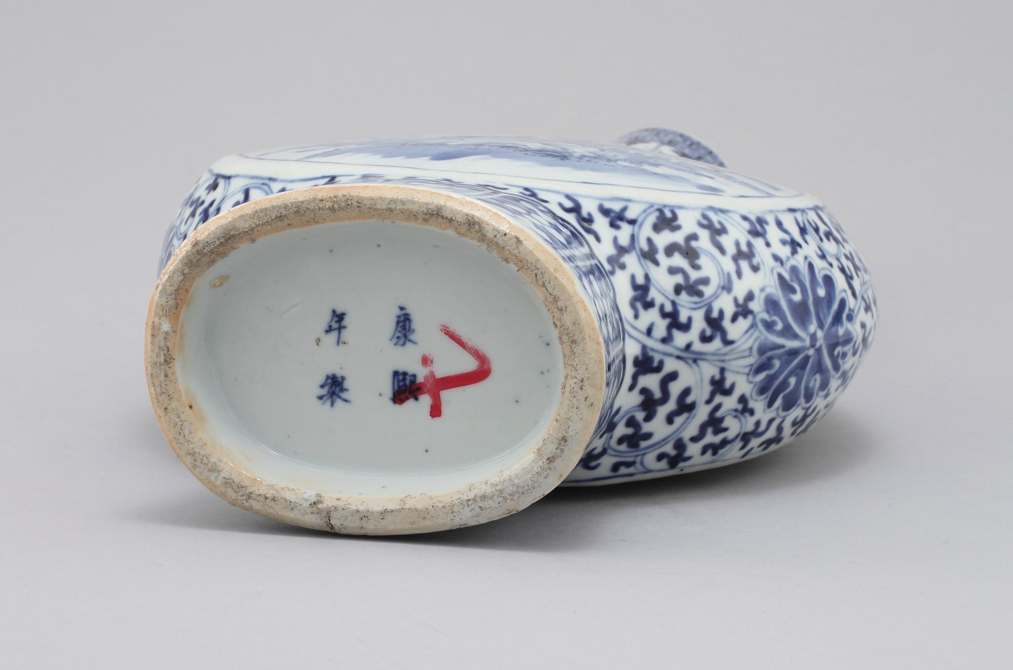 PILGRIMSKRUS, porslin, Kina, 1800-tal.