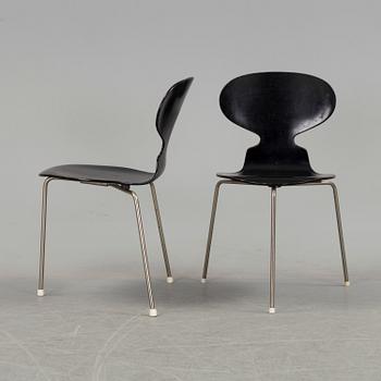 ARNE JACOBSEN, stolar, ett par, "Myran", Fritz Hansen, Danmark, formgiven 1952.