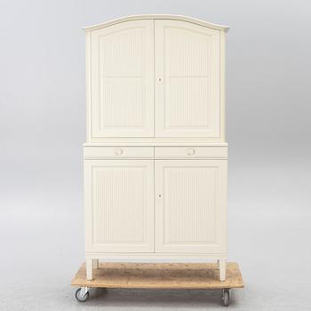 Carl Malmsten, skåp, "Herrgården", Åfors Möbelfabrik, 1950/60-tal.