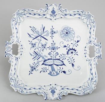 BRICKA, porslin, lökmönstret, Meissen.