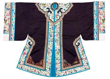 JACKET, silk. China early 20th century. Height 105 cm.