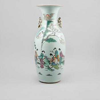 VAS, porslin, Kina, 1900-tal.