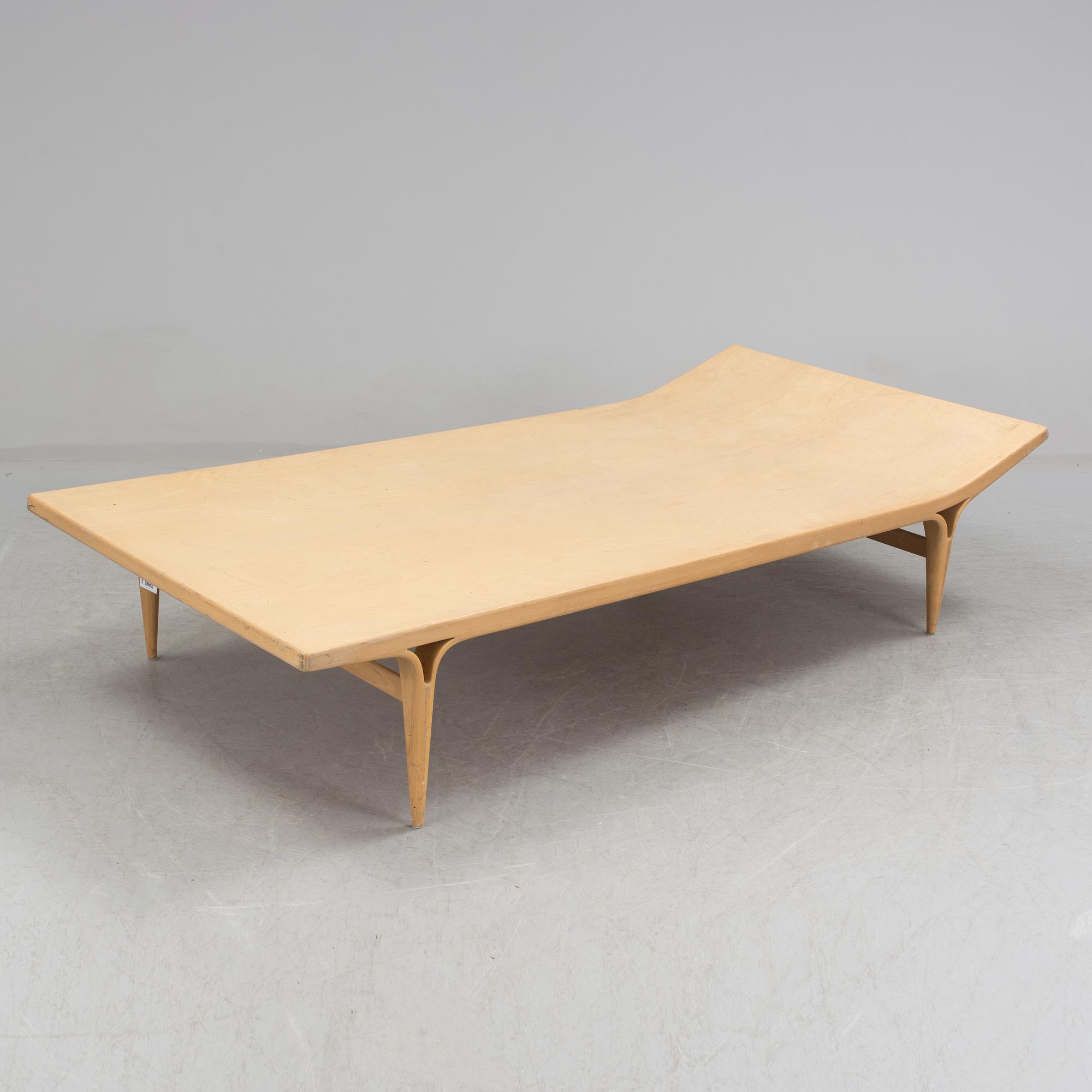 A "T 303 Berlin 60" daybed by Bruno Mathsson, 1965.