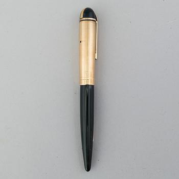 A 'Eversharp Skyline' pen by Henry Dreyfuss, 1943-48.