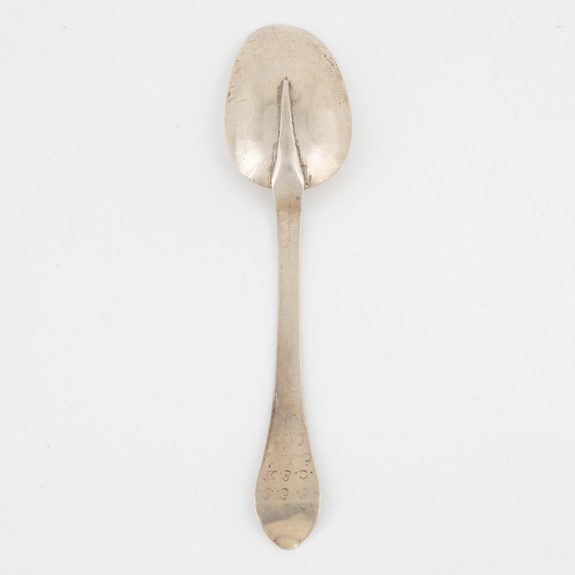 A Swedish 18th century silver spoon, marks of Johan Dragman, Arboga (1701-1746).