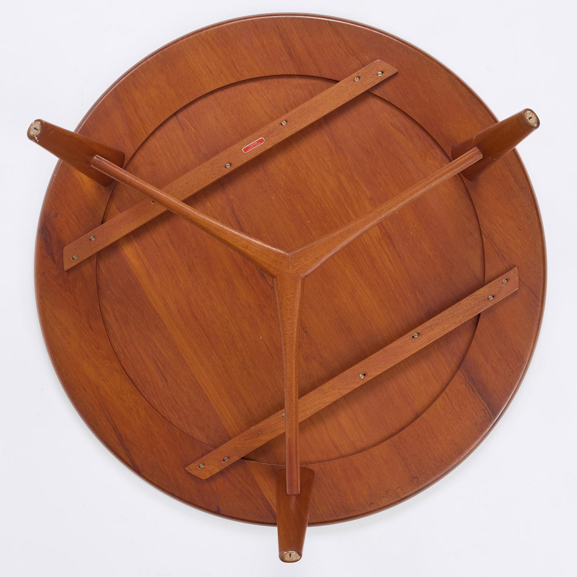 Ejner Larsen & Aksel Bender Madsen, a circular teak table model "1804", cabinetmaker Willy Beck, Copenhagen, 1950s.