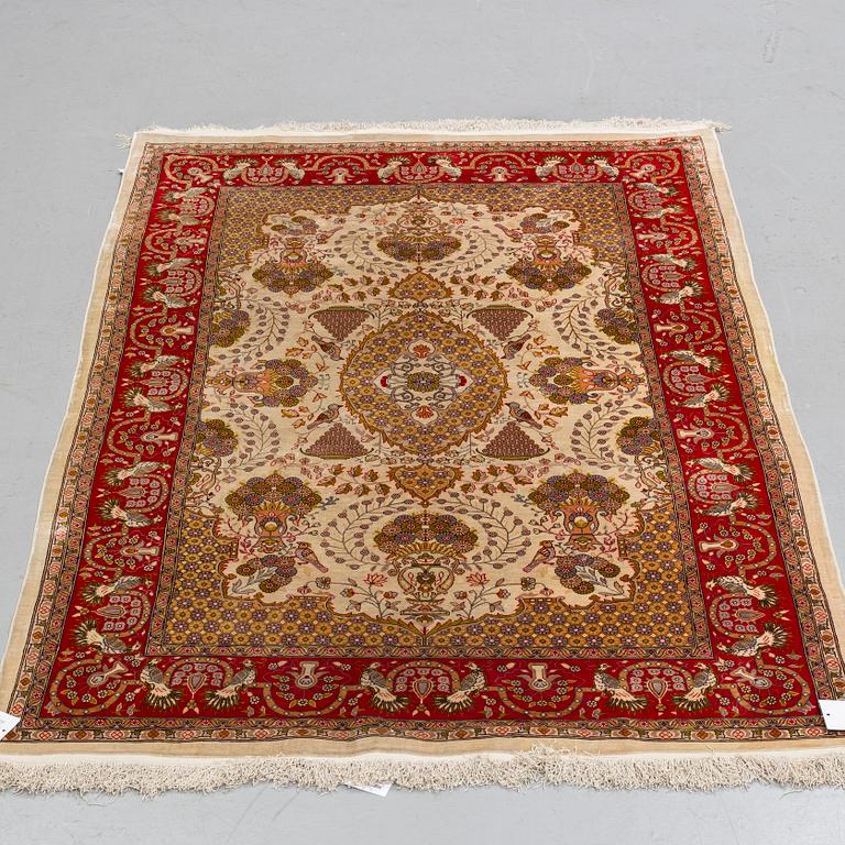 Matta, silke Hereke, ca 164 x 106 cm.