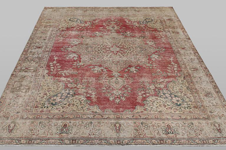 A carpet, Persian, Vintage Design, ca 335 x 240 cm.
